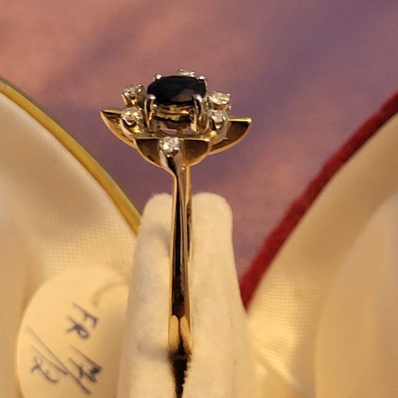 14K Gold Ring with gemstones (small diamonds and saphire) - Picture 12 of 14